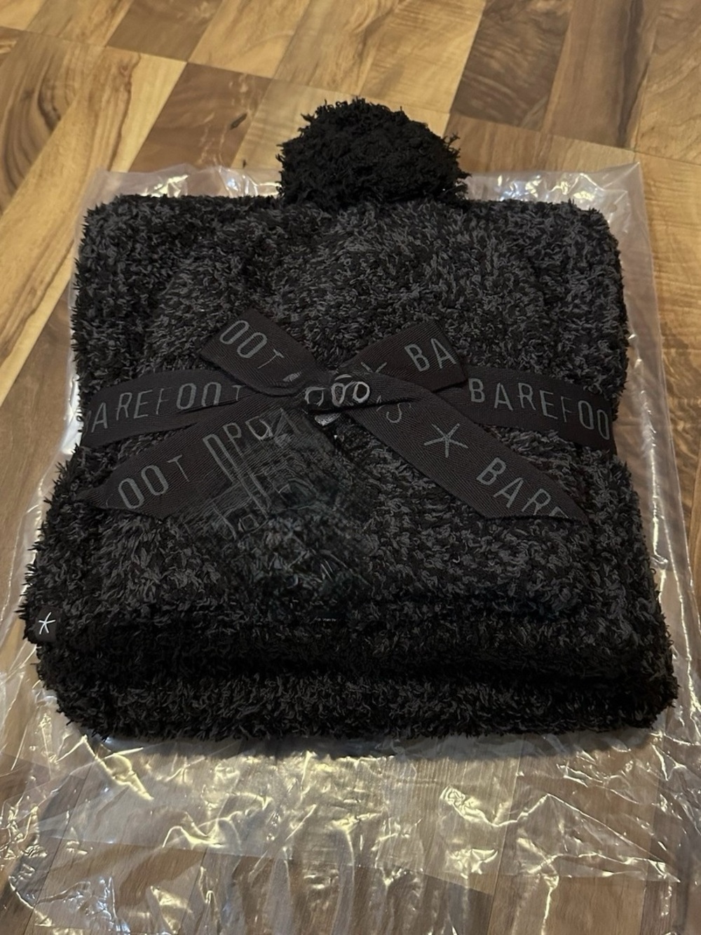 Barefoot Dreams CozyChic Pom Pom Beanie & Scarf Set in Carbon/Black